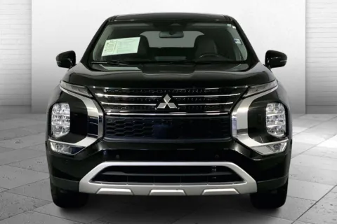 Photos of 2024 Mitsubishi Outlander SE for sale in Kansas City, MO at Cable Dahmer Chevrolet of Kansas City