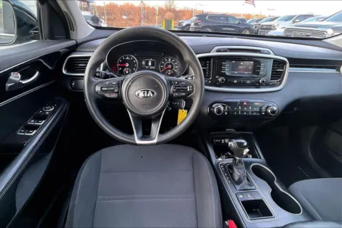 More photos of 2017 Kia Sorento LX at Cable Dahmer Chevrolet of Kansas City, MO