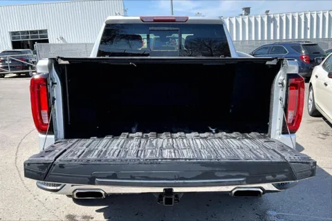 More photos of 2020 GMC Sierra 1500 SLT at Cable Dahmer Chevrolet of Kansas City, MO