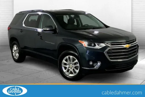 Gray 2020 Chevrolet Traverse LT Cloth for sale in Kansas City, MO
