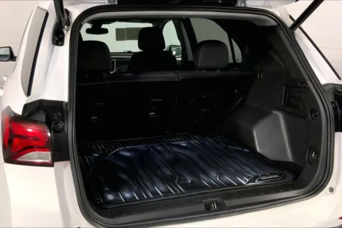 More photos of 2022 Chevrolet Equinox LT at Cable Dahmer Chevrolet of Kansas City, MO