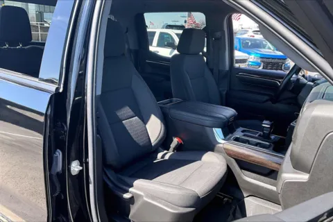 More photos of 2023 GMC Sierra 1500 Elevation at Cable Dahmer Chevrolet of Kansas City, MO