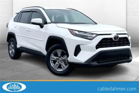 White 2022 Toyota RAV4 XLE for sale in Kansas City, MO