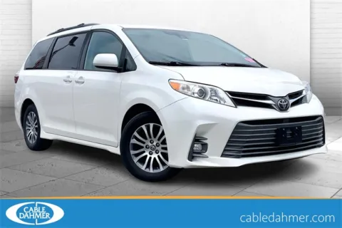 White 2020 Toyota Sienna XLE for sale in Kansas City, MO