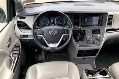 More photos of 2020 Toyota Sienna XLE at Cable Dahmer Chevrolet of Kansas City, MO