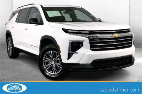 White 2024 Chevrolet Traverse LT for sale in Kansas City, MO
