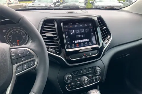 More photos of 2022 Jeep Cherokee Limited at Cable Dahmer Chevrolet of Kansas City, MO