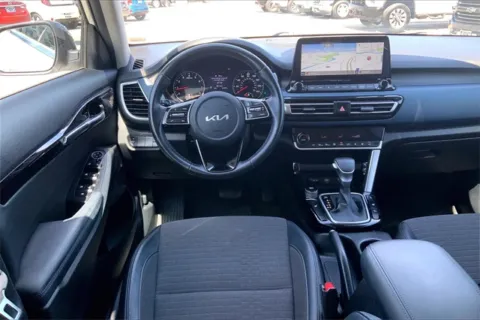 More photos of 2022 Kia Seltos S at Cable Dahmer Chevrolet of Kansas City, MO