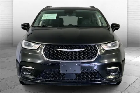 Photos of 2022 Chrysler Pacifica Touring L for sale in Kansas City, MO at Cable Dahmer Chevrolet of Kansas City