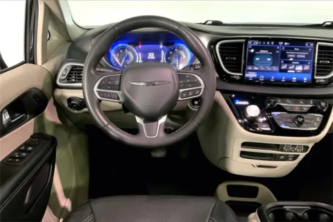 More photos of 2022 Chrysler Pacifica Touring L at Cable Dahmer Chevrolet of Kansas City, MO
