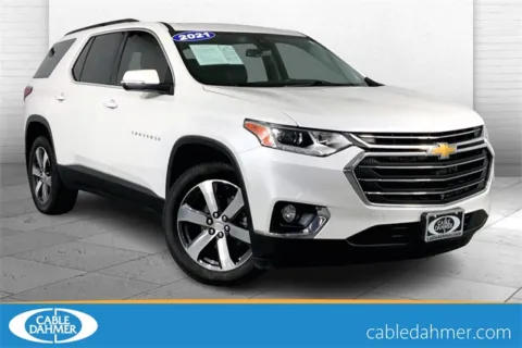 White 2021 Chevrolet Traverse LT Leather for sale in Kansas City, MO