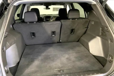 More photos of 2022 Chevrolet Equinox LT at Cable Dahmer Chevrolet of Kansas City, MO