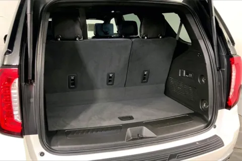 More photos of 2021 GMC Yukon SLT at Cable Dahmer Chevrolet of Kansas City, MO