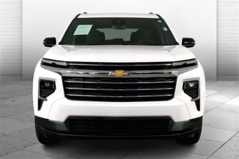 Photos of 2025 Chevrolet Traverse LT for sale in Kansas City, MO at Cable Dahmer Chevrolet of Kansas City