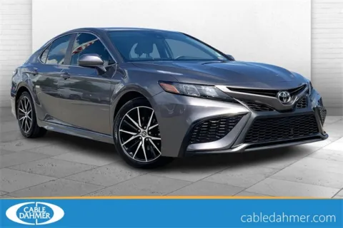 Gray 2021 Toyota Camry SE for sale in Kansas City, MO