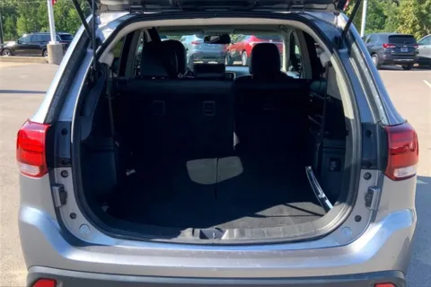 More photos of 2019 Mitsubishi Outlander SEL at Cable Dahmer Chevrolet of Kansas City, MO