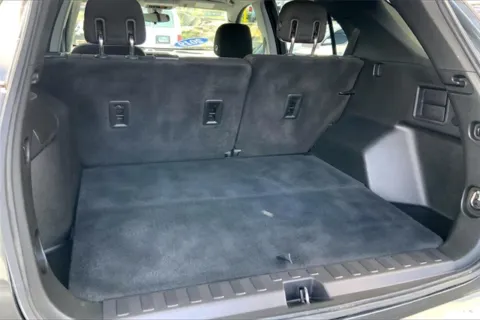 More photos of 2019 Chevrolet Equinox LT at Cable Dahmer Chevrolet of Kansas City, MO