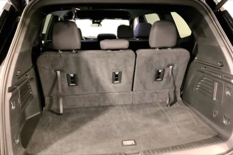 More photos of 2025 GMC Acadia FWD Elevation at Cable Dahmer Chevrolet of Kansas City, MO