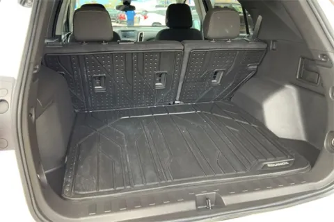 More photos of 2023 Chevrolet Equinox LT at Cable Dahmer Chevrolet of Kansas City, MO