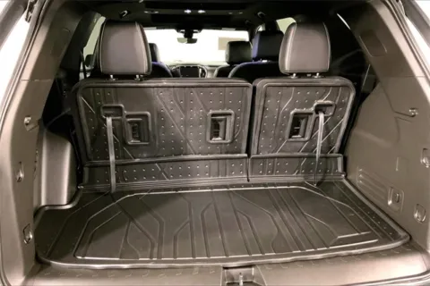 More photos of 2023 Chevrolet Traverse LT Leather at Cable Dahmer Chevrolet of Kansas City, MO