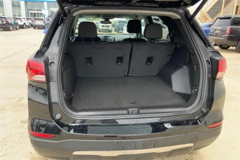 More photos of 2023 Chevrolet Equinox LT at Cable Dahmer Chevrolet of Kansas City, MO