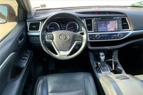 More photos of 2018 Toyota Highlander Limited Platinum at Cable Dahmer Chevrolet of Kansas City, MO