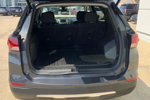 More photos of 2023 Chevrolet Equinox LT at Cable Dahmer Chevrolet of Kansas City, MO