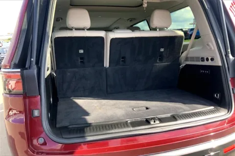 More photos of 2022 Jeep Wagoneer Series II at Cable Dahmer Chevrolet of Kansas City, MO