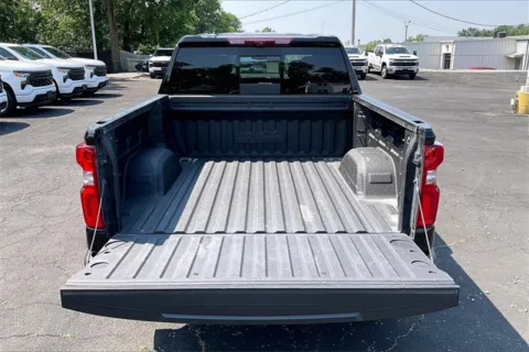 More photos of 2023 Chevrolet Silverado 1500 High Country at Cable Dahmer Chevrolet of Kansas City, MO