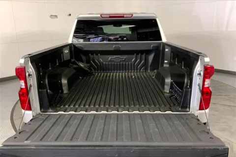 More photos of 2022 Chevrolet Silverado 1500 LT at Cable Dahmer Chevrolet of Kansas City, MO