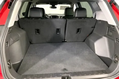 More photos of 2024 GMC Terrain SLT at Cable Dahmer Chevrolet of Kansas City, MO