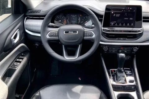 More photos of 2022 Jeep Compass Latitude at Cable Dahmer Chevrolet of Kansas City, MO