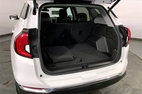 More photos of 2023 GMC Terrain SLT at Cable Dahmer Chevrolet of Kansas City, MO