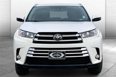 Photos of 2017 Toyota Highlander Limited for sale in Kansas City, MO at Cable Dahmer Chevrolet of Kansas City