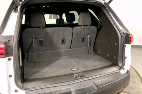 More photos of 2023 Chevrolet Traverse LT at Cable Dahmer Chevrolet of Kansas City, MO