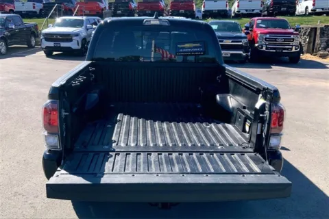 More photos of 2023 Toyota Tacoma Limited at Cable Dahmer Chevrolet of Kansas City, MO