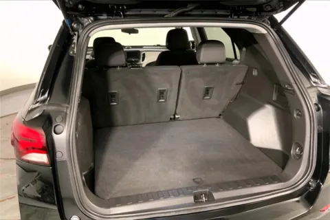 More photos of 2022 Chevrolet Equinox LT at Cable Dahmer Chevrolet of Kansas City, MO