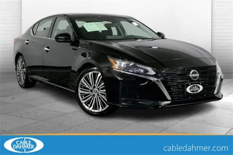 Black 2023 Nissan Altima 2.5 SL for sale in Kansas City, MO