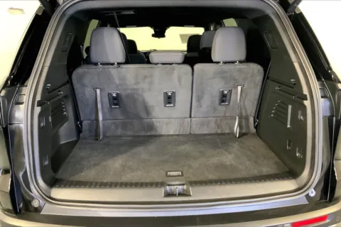 More photos of 2025 Chevrolet Traverse LT at Cable Dahmer Chevrolet of Kansas City, MO