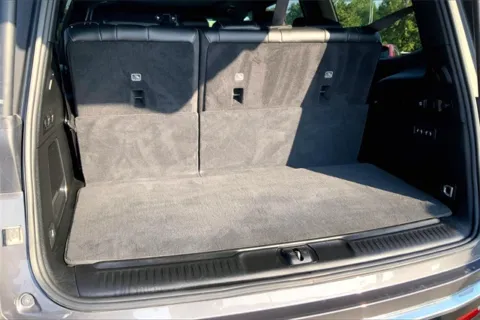 More photos of 2023 Jeep Wagoneer Series III at Cable Dahmer Chevrolet of Kansas City, MO