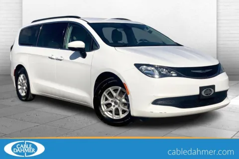 White 2021 Chrysler Voyager LXI for sale in Kansas City, MO