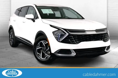 White 2024 Kia Sportage LX for sale in Kansas City, MO