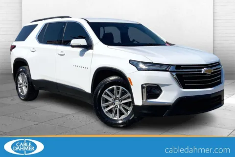 White 2022 Chevrolet Traverse LT Cloth for sale in Kansas City, MO