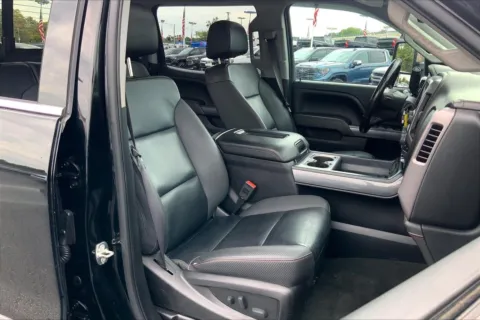 More photos of 2016 GMC Sierra 2500 HD SLT at Cable Dahmer Chevrolet of Kansas City, MO