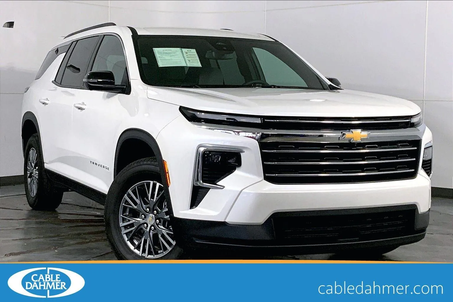 White 2024 Chevrolet Traverse LT for sale in Kansas City, MO