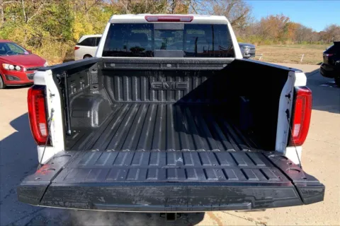 More photos of 2020 GMC Sierra 1500 SLT at Cable Dahmer Chevrolet of Kansas City, MO