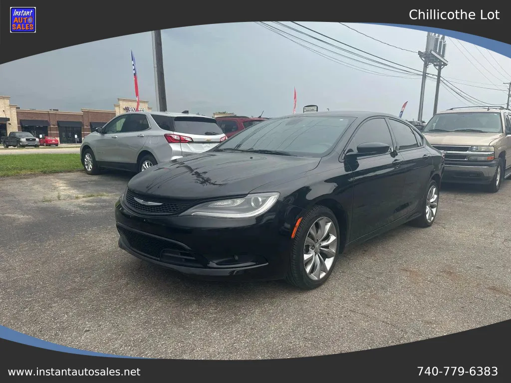 Black 2015 Chrysler 200 S Sedan 4D for sale in Chillicothe, OH