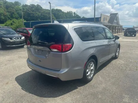More photos of 2017 Chrysler Pacifica Limited Minivan 4D at Instant Auto Sales Chillicothe, OH