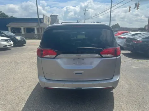 More photos of 2017 Chrysler Pacifica Limited Minivan 4D at Instant Auto Sales Chillicothe, OH