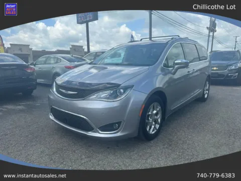 Silver 2017 Chrysler Pacifica Limited Minivan 4D for sale in Chillicothe, OH